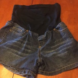 Maternity shorts